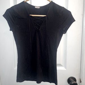 Lace-up black t-shirt